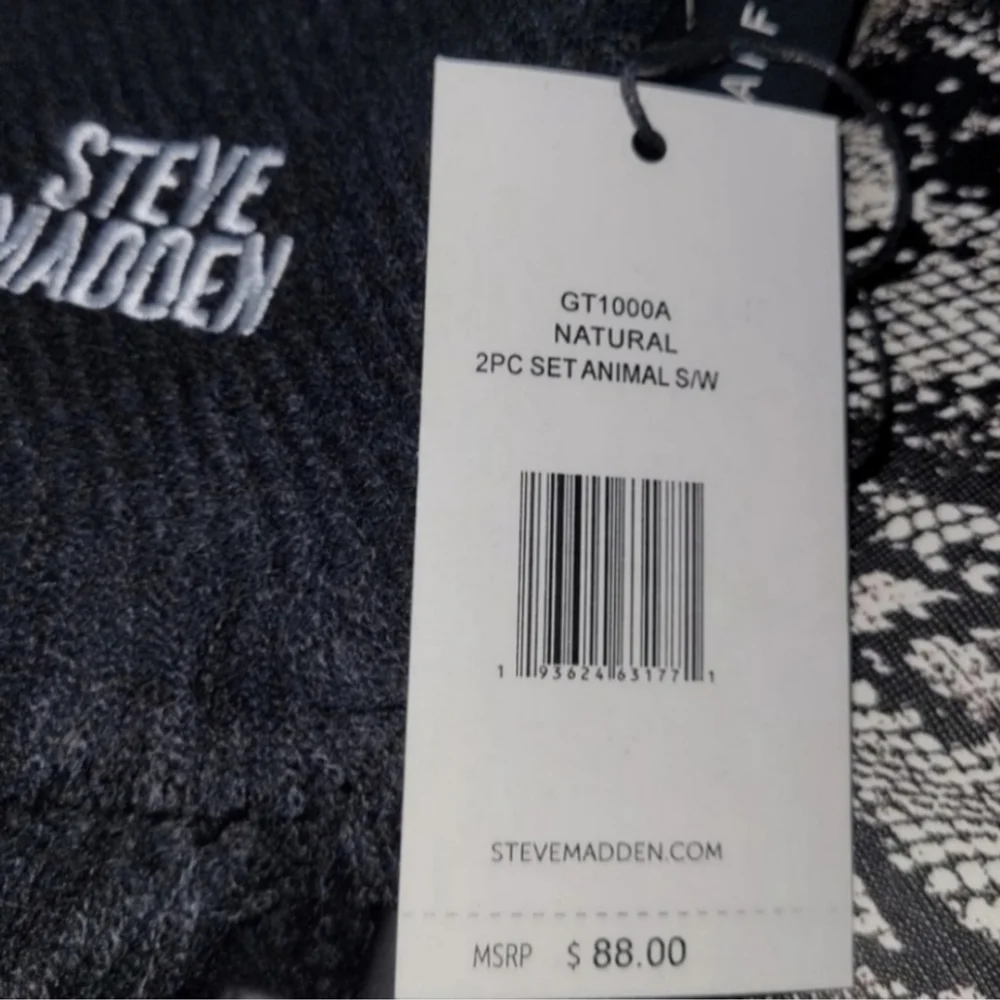Steve Madden Wristlet & Scarf Boxed Gift Set (NEW)